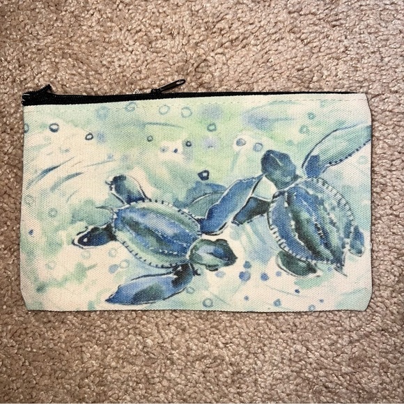 NWOT 🥀 Turtle Pattern Cosmetic Bag - Picture 3 of 6